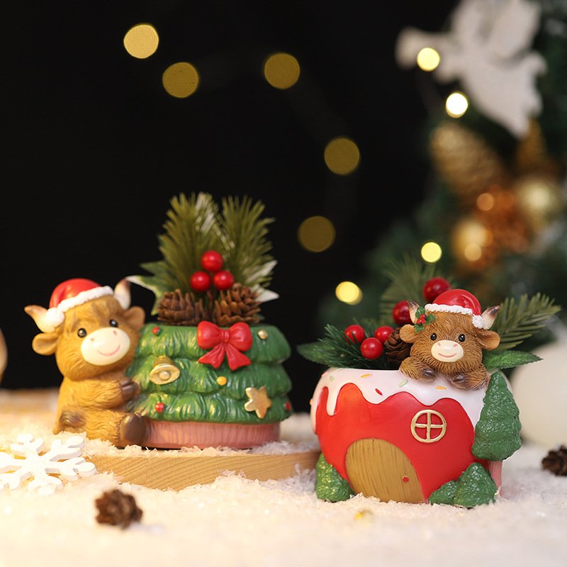 WCH0022 (3) - Macetas Navideñas de Vaca en Resina